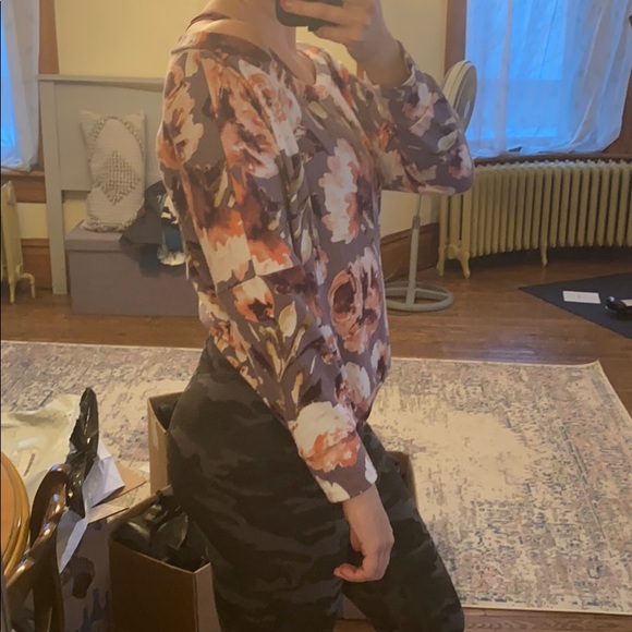 Floral over the shoulder sweater - Picture 6 of 6